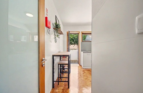 Aldoar Apartment | Driftwood – Cozy Retreat Near the Sea