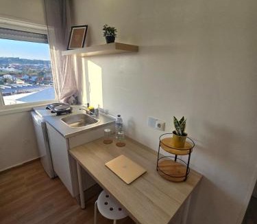 Alferrarede Apartment | Duo Studio - Cozinha Privativa - AC - WC Partilhado - Eficácia Living - Abrantes
