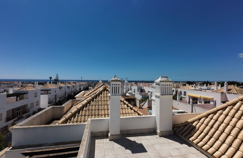 Conceicao e Cabanas de Tavira Apartment | Duplex Apartment in Cabanas de Tavira with Shared Pool, Wi-Fi, and Air Conditioning