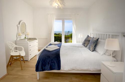 Alporchinhos House | E&M Beach House Aldeamento do Levante II