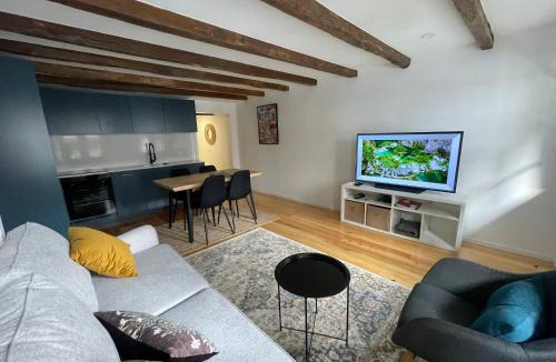 Old Town Apartment | Egas Duplex Historic Centre