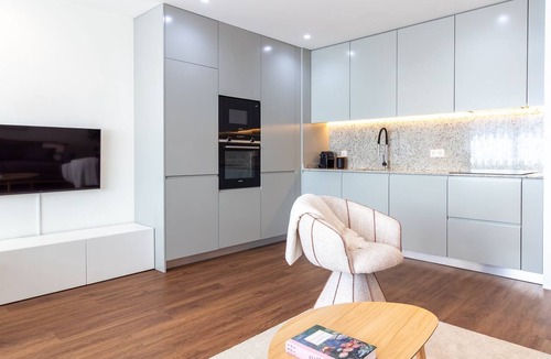 Mafamude Apartment | Elegant 1BR Retreat near Metro by LovelyStay