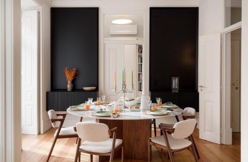 Lisbon Old Town Apartment | Elegant 3BR Lapa Residence