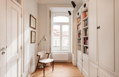 Lisbon Old Town Apartment | Elegant 3BR Lapa Residence