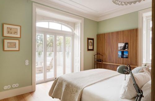 Lisbon Old Town Apartment | Elegant 3BR Lapa Residence