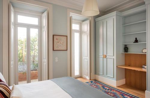 Lisbon Old Town Apartment | Elegant 3BR Lapa Residence