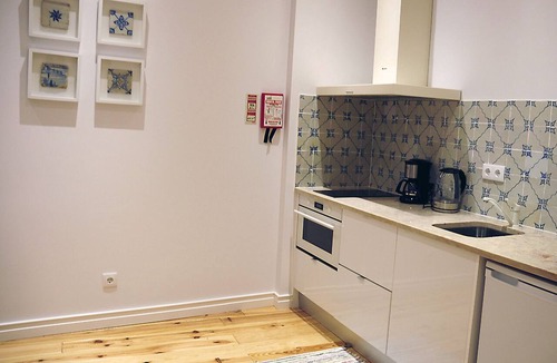 Setubal Apartment | Elegant apartment in downtown Setúbal with air conditioning