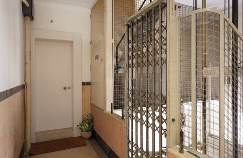 Santo Antonio Apartment | Elegant Luxury Residence in Prime Lisbon with AC