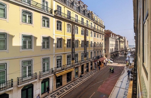Santa Maria Maior Apartment | Elegant Stay in Lisbon’s Historic Downtown