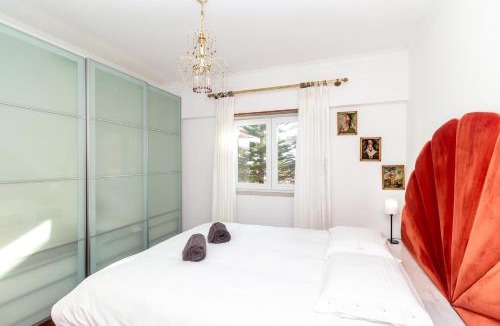 Cascais Villa | Elegant Vintage Villa- Parede