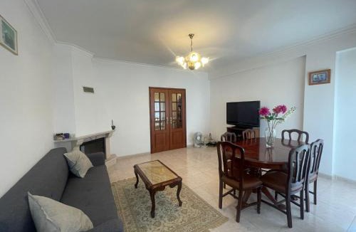 Samouco Apartment | Entire 3 bed rooms Apartment with Private wc !