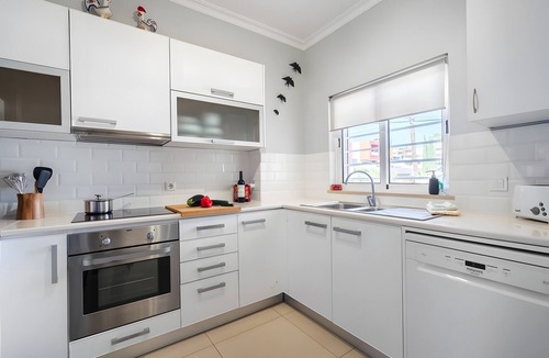 Vale de Parra Apartment | Entire Apartment in Guia, Portugal