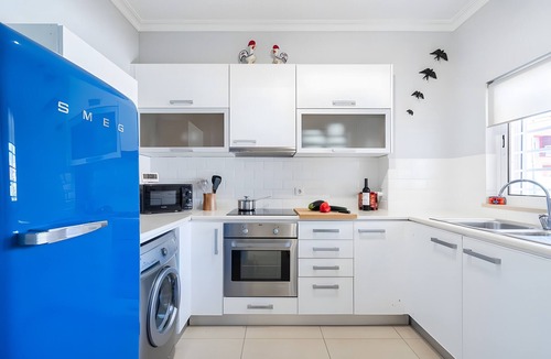 Vale de Parra Apartment | Entire Apartment in Guia, Portugal