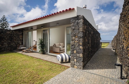 Calhetas House | ENTRE MUROS