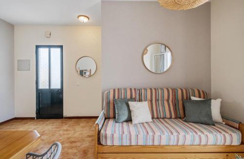 Pedras Pretas House | Escapadinha do Sol by Homie