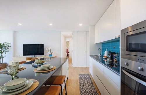 Espinho Apartment | Espinho Sunny Vibes & Balcony with Pool