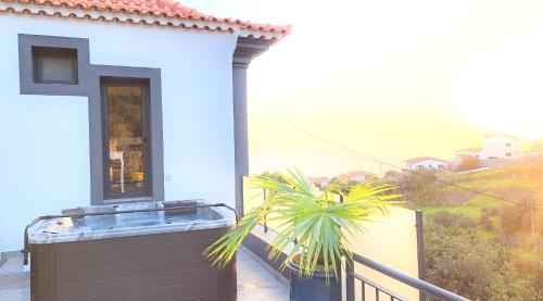 Estreito da Calheta Villa | Espirito do Mar - Premium Villa with Jacuzzi