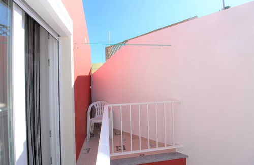 Peniche de Cima Apartment | Estúdio-suite com Varanda a 2 Minutos a pé da Praia de Peniche
