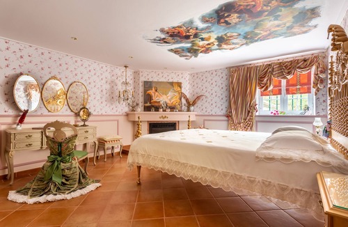 Calhandriz Bed & Breakfast | Estate "Quinta do Monte das Abelhas" Themed bed and breakfast near Lisbon