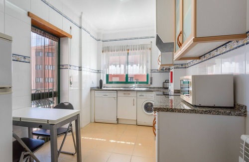 Consolacao Apartment | Estrela Do Mar Apartment with Balcony and Wi-Fi