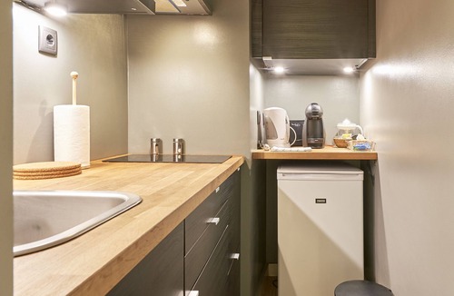Estoril Apartment | Excellent Cozy beachfront apartment in front of beach, train, bus.