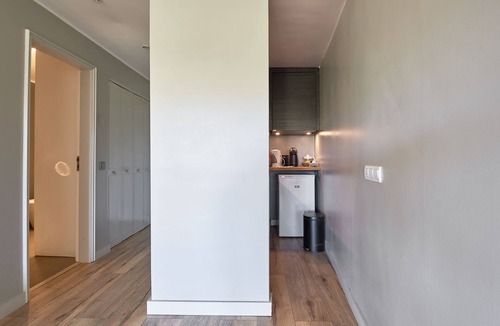 Estoril Apartment | Excellent Cozy beachfront apartment in front of beach, train, bus.