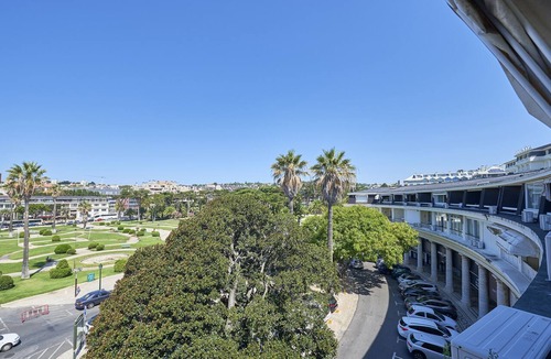Estoril Apartment | Excellent Cozy beachfront apartment in front of beach, train, bus.