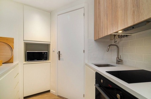 Santa Maria Maior Apartment | Explore Lisbon from a Cozy Base in Alfama