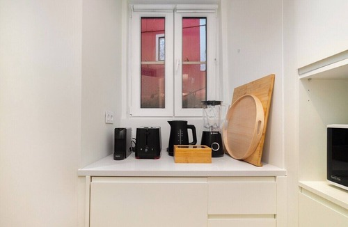 Santa Maria Maior Apartment | Explore Lisbon from a Cozy Base in Alfama