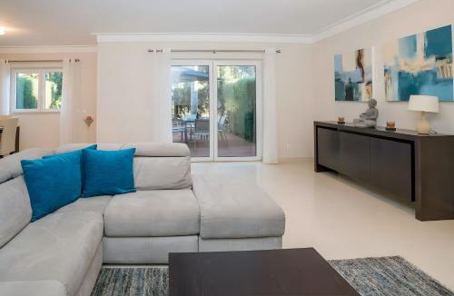 Penina House | Family 3br Townhouse w pool Terrace