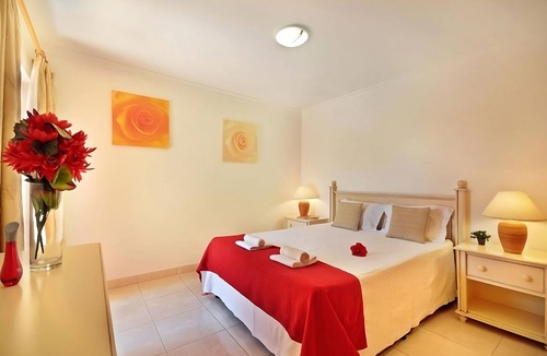Meia Praia Hotel | Family and Friends Getaway! Fully-equipped Kitchen, Outdoor Pools, Free Parking!