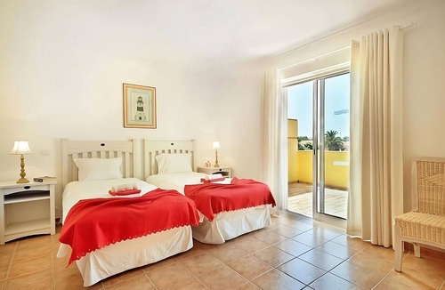 Meia Praia Hotel | Family and Friends Getaway! Fully-equipped Kitchen, Outdoor Pools, Free Parking!