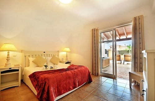 Meia Praia Hotel | Family and Friends Getaway! Fully-equipped Kitchen, Outdoor Pools, Free Parking!