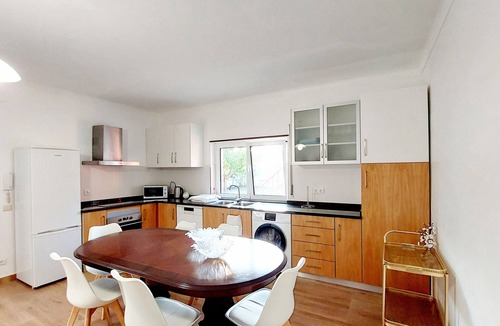 Nazare Condo | Family apartment in a quiet area 5 minutes from the beach!