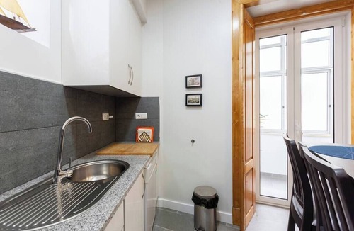 Alfama Apartment | Family Apartment with Balcony in Graça