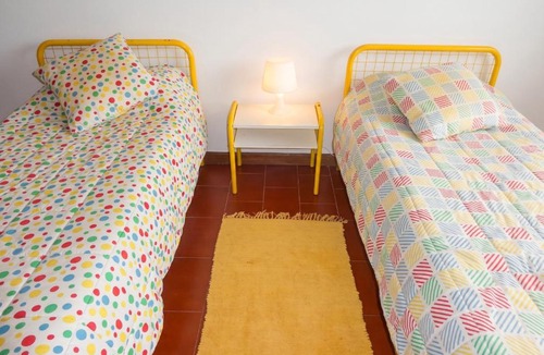 Praia de Santa Cruz House | Family house with sea view in A dos Cunhados