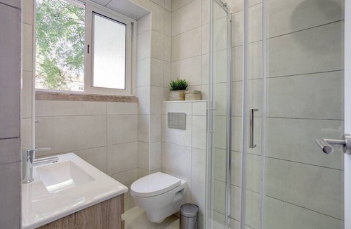 Sao Joao de Deus Apartment | Family Tailor Made Flat in Areeiro