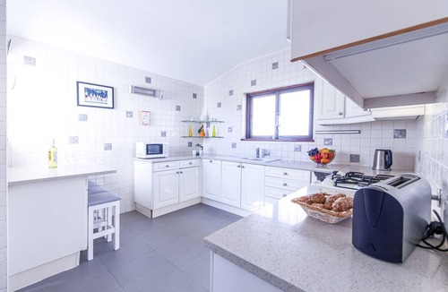 Olhos D'Agua Villa | Family Villa w/Pool in Olhos d’Água