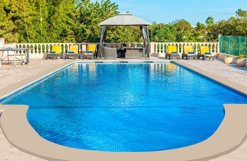 Vale Navio Villa | Family villa with heatable pool and BBQ