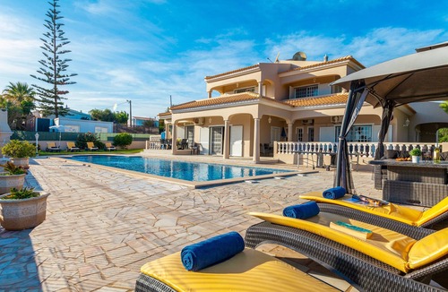 Vale Navio Villa | Family villa with heatable pool and BBQ