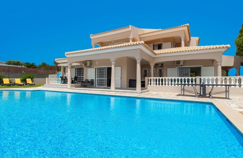 Vale Navio Villa | Family villa with heatable pool and BBQ