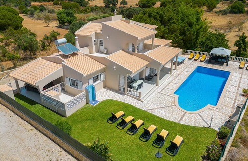 Vale Navio Villa | Family villa with heatable pool and BBQ