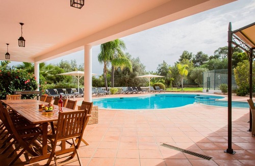 Vale de Centianes House | Ferienvilla "Mouraria" mit Blick auf das Wasser by Interhome