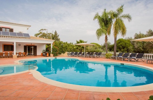Vale de Centianes House | Ferienvilla "Mouraria" mit Blick auf das Wasser by Interhome