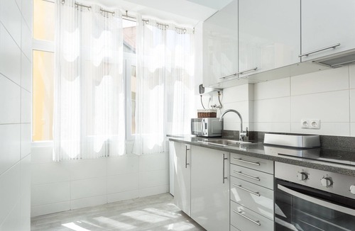 Penha de Franca Apartment | First House Lisbon (Bus on door)