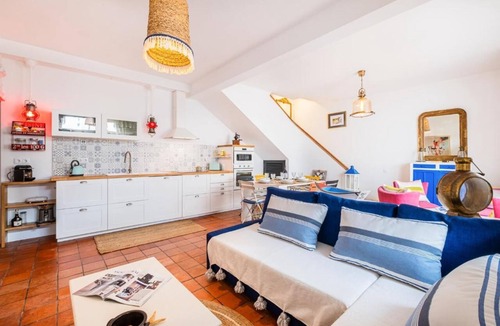 Olhos D'Agua House | Fisherman's cottage a few steps from the beach