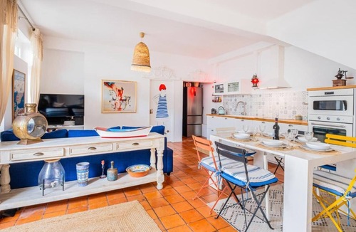 Olhos D'Agua House | Fisherman's cottage a few steps from the beach