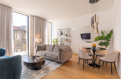 Sao Jose Apartment | FLH Liberdade Balcony Apartment II