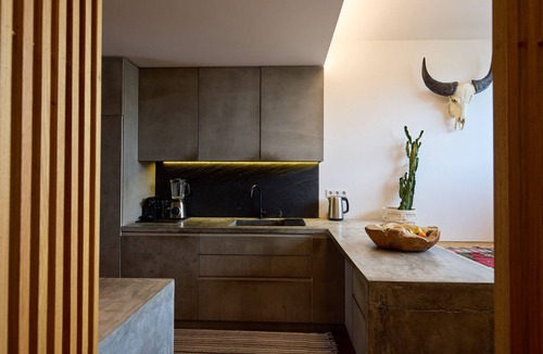 Vilarinha Ski Chalet | FLH Secluded Porto Haven with Pool