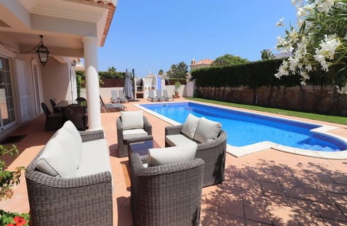 Vale do Garrao Villa | Four Bedroom Villa in Varandas do Lago - T148 - Almancil, Algarve